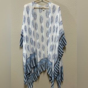 Pretty, light weight kimono.  One size fits all